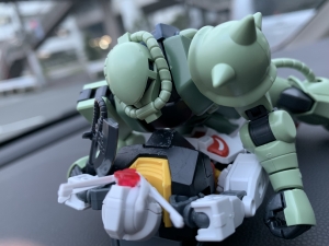 ガンダムがザクにボコボコにされた